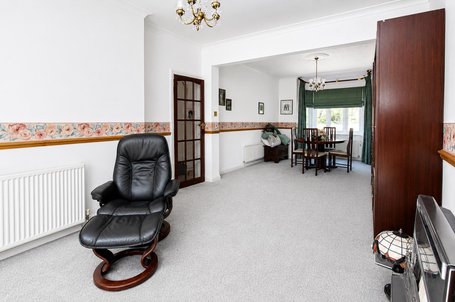 3 bed property in Croydon Road, Wallington